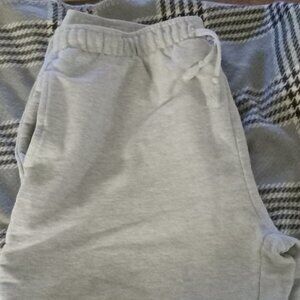 Gently used men's Windriver classic fit jogging pants size large with pockets